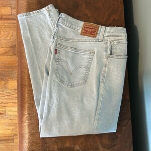 Light-Wash Levi’s
